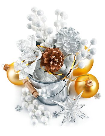 simsearch:640-02950942,k - christmas tinsel and decoration in bucket isolated on white background Stockbilder - Microstock & Abonnement, Bildnummer: 400-07176155