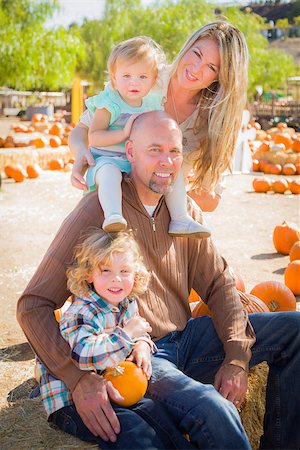 simsearch:400-07173780,k - Attractive Family Portrait in a Rustic Ranch Setting at the Pumpkin Patch. Stockbilder - Microstock & Abonnement, Bildnummer: 400-07176167