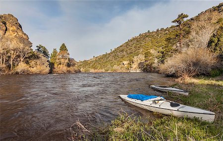 two decked expedition canoes on North Platte River in Wyoming below Bennet Peak campground near Saratoga Photographie de stock - Aubaine LD & Abonnement, Code: 400-07176700