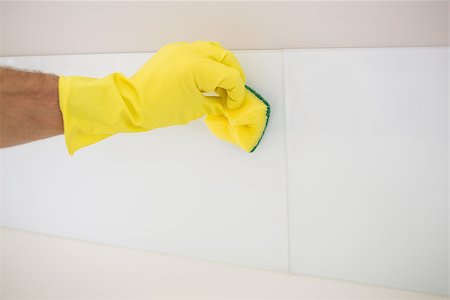 simsearch:400-07228658,k - Close up of yellow gloved hand with sponge cleaning the floor at home Stockbilder - Microstock & Abonnement, Bildnummer: 400-07178083