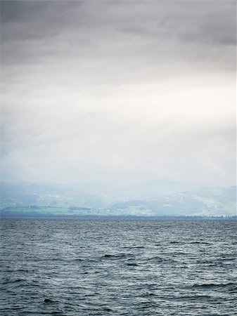 simsearch:400-07617810,k - Picture of the lake Bodensee on a very cloudy and rainy day Stockbilder - Microstock & Abonnement, Bildnummer: 400-07178907