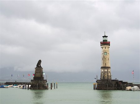 simsearch:400-07407995,k - tower and lion at the entrance of the harbor in the german town Lindau at the lake Bodensee Fotografie stock - Microstock e Abbonamento, Codice: 400-07178912