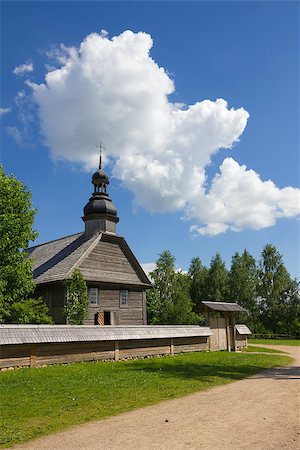 Old wooden rural church near Minsk, Belarus. Foto de stock - Super Valor sin royalties y Suscripción, Código: 400-07179016