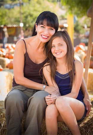 simsearch:400-07173767,k - Attractive Mother and Baby Daughter Portrait in a Rustic Ranch Setting at the Pumpkin Patch. Foto de stock - Royalty-Free Super Valor e Assinatura, Número: 400-07179067
