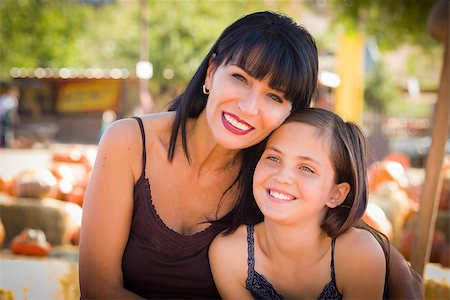 simsearch:400-07173767,k - Attractive Mother and Baby Daughter Portrait in a Rustic Ranch Setting at the Pumpkin Patch. Foto de stock - Royalty-Free Super Valor e Assinatura, Número: 400-07179069