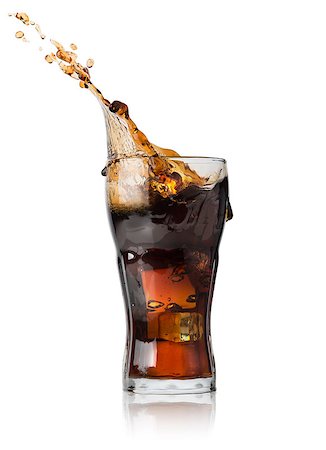 simsearch:400-05895285,k - Cola with ice in glass isolated on a white background Fotografie stock - Microstock e Abbonamento, Codice: 400-07179263