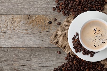 simsearch:400-07299272,k - Coffee cup and beans on wooden table background with copy space Fotografie stock - Microstock e Abbonamento, Codice: 400-07179462