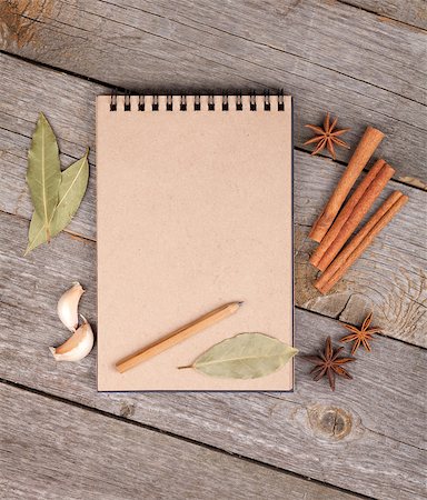 Blank notepad for copy space and herbs on wooden table Photographie de stock - Aubaine LD & Abonnement, Code: 400-07179560