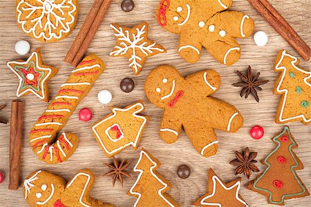 simsearch:400-07175496,k - Homemade various christmas gingerbread cookies on wooden background Fotografie stock - Microstock e Abbonamento, Codice: 400-07179639