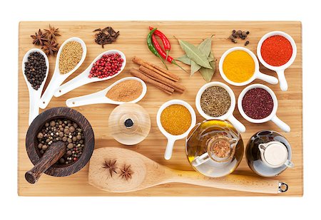 simsearch:400-05705954,k - Various spices selection on cutting board. Isolated on white background Foto de stock - Super Valor sin royalties y Suscripción, Código: 400-07179678