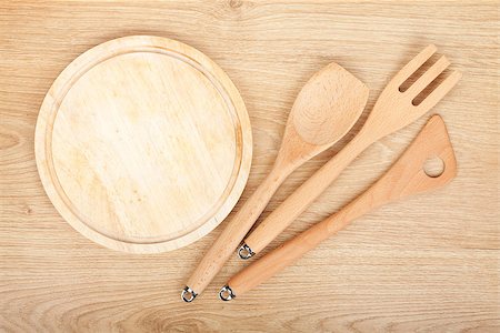 simsearch:400-05247623,k - Kitchen utensils on wooden table Foto de stock - Royalty-Free Super Valor e Assinatura, Número: 400-07179685