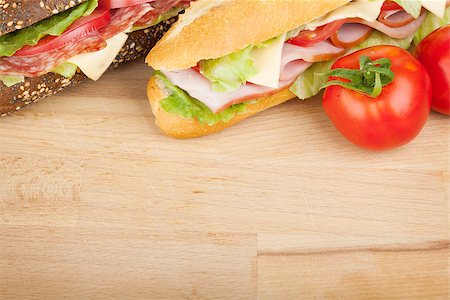 simsearch:400-04054021,k - Fresh sandwiches with meat and vegetables and tomatoes. Closeup on wood table Photographie de stock - Aubaine LD & Abonnement, Code: 400-07179776
