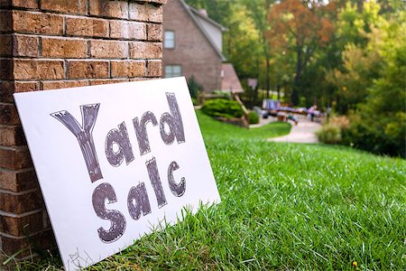 Closeup image of a yard sale sign Foto de stock - Royalty-Free Super Valor e Assinatura, Número: 400-07170068
