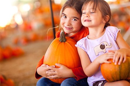 simsearch:400-07169847,k - Cute Little Girls Holding Their Pumpkins At A Pumpkin Patch One Fall Day. Photographie de stock - Aubaine LD & Abonnement, Code: 400-07170164