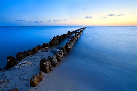 simsearch:400-07295926,k - old wooden breakwater in North sea, Netherlands Foto de stock - Super Valor sin royalties y Suscripción, Código: 400-07170887