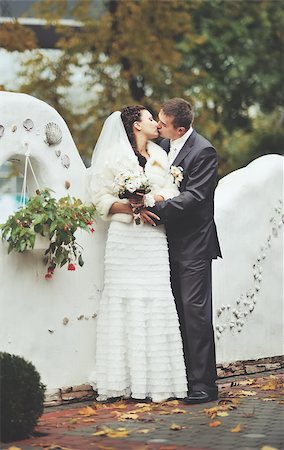 simsearch:400-07332647,k - Newly wed couple, groom and bride bonding. Stockbilder - Microstock & Abonnement, Bildnummer: 400-07171310