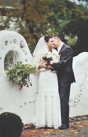 simsearch:400-07332647,k - Newly wed couple, groom and bride bonding. Stockbilder - Microstock & Abonnement, Bildnummer: 400-07171311