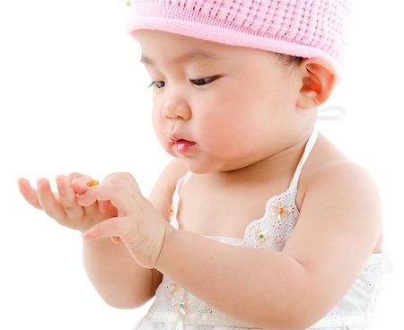 simsearch:400-07173561,k - Portrait of cute Asian baby girl eating snack,  isolated on white background Foto de stock - Royalty-Free Super Valor e Assinatura, Número: 400-07171481