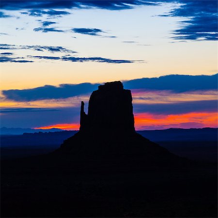 simsearch:400-05361560,k - Wonderful colours during sunrise in this iconic view of Monument Valley, USA Photographie de stock - Aubaine LD & Abonnement, Code: 400-07172109