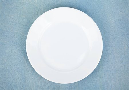 simsearch:400-07331603,k - Empty white plate on blue wooden table Foto de stock - Super Valor sin royalties y Suscripción, Código: 400-07172250