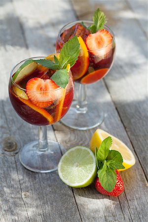 simsearch:400-06772012,k - Refreshing fruit sangria (punch) on wood table Stock Photo - Budget Royalty-Free & Subscription, Code: 400-07172277