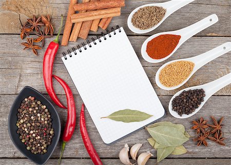 simsearch:400-07172332,k - Colorful herbs and spices selection. Aromatic ingredients on wood table with blank notepad copyspace Stockbilder - Microstock & Abonnement, Bildnummer: 400-07172336