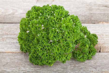 simsearch:400-05381074,k - Curly parsley on  wooden table Stock Photo - Budget Royalty-Free & Subscription, Code: 400-07172384