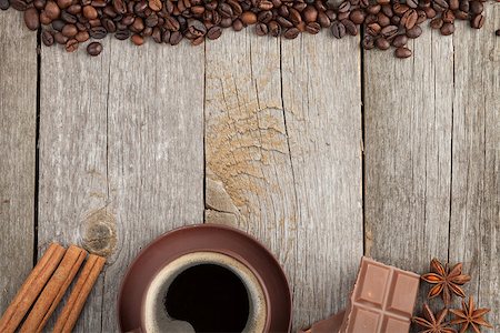 simsearch:400-07299272,k - Coffee cup, spices and chocolate on wooden table texture with copy space. View from above Foto de stock - Super Valor sin royalties y Suscripción, Código: 400-07172425