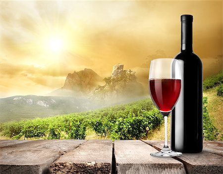 Red wine on the table on a background of  vineyard Foto de stock - Super Valor sin royalties y Suscripción, Código: 400-07173313