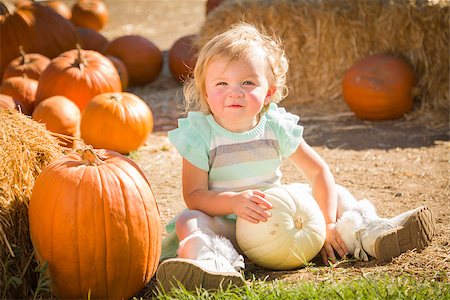 simsearch:400-07179959,k - Adorable Baby Girl Holding a Pumpkin in a Rustic Ranch Setting at the Pumpkin Patch. Stockbilder - Microstock & Abonnement, Bildnummer: 400-07173784