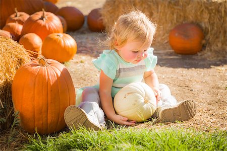 simsearch:400-07173780,k - Adorable Baby Girl Holding a Pumpkin in a Rustic Ranch Setting at the Pumpkin Patch. Stockbilder - Microstock & Abonnement, Bildnummer: 400-07173783