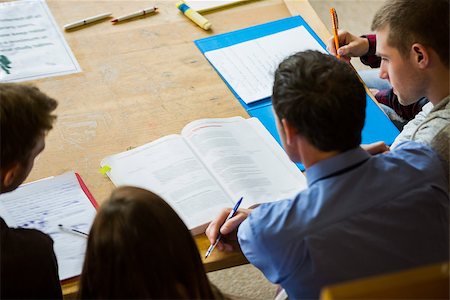 simsearch:400-07180633,k - High angle view of students writing notes in the college library Foto de stock - Super Valor sin royalties y Suscripción, Código: 400-07180710