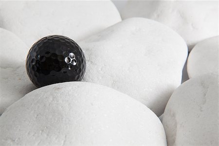 simsearch:400-07218310,k - Lonely black golf ball on the white stones Photographie de stock - Aubaine LD & Abonnement, Code: 400-07207283