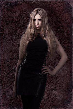 simsearch:400-07223828,k - sexy young woman with mystery look and dark dress posing with long blonde hair and creative make-up. Halloween style Fotografie stock - Microstock e Abbonamento, Codice: 400-07208034