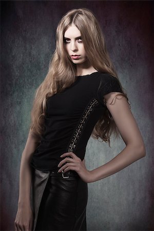 simsearch:400-07223828,k - fashion portrait of gothic girl with Halloween make-up and dark dress in sensual pose with long blonde hair Fotografie stock - Microstock e Abbonamento, Codice: 400-07208037