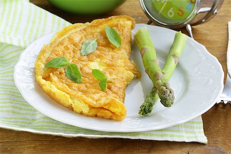 simsearch:400-04855335,k - fresh egg omelet with asparagus and basil Foto de stock - Royalty-Free Super Valor e Assinatura, Número: 400-07208615