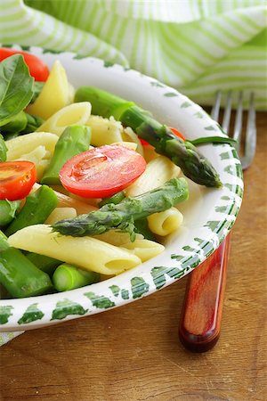simsearch:400-07625437,k - penne pasta with tomatoes and asparagus, fresh spring food Stock Photo - Budget Royalty-Free & Subscription, Code: 400-07208620