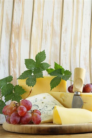 simsearch:400-05682309,k - cheeseboard (Maasdam, Roquefort, Camembert) and grapes for dessert Stock Photo - Budget Royalty-Free & Subscription, Code: 400-07208798