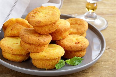 simsearch:400-08093809,k - cheese mini muffins with pumpkin and orange Foto de stock - Super Valor sin royalties y Suscripción, Código: 400-07208800