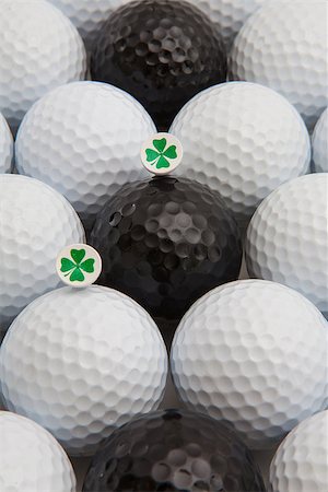 simsearch:400-07218310,k - Different golf balls and wooden tees with four leaf clovers Fotografie stock - Microstock e Abbonamento, Codice: 400-07209015
