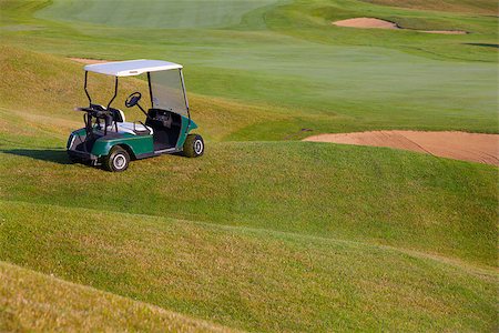 simsearch:400-07218310,k - Great view at the beautiful golf course with the green golf cart. Photographie de stock - Aubaine LD & Abonnement, Code: 400-07209018