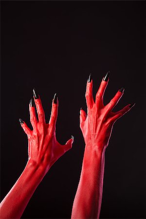 simsearch:400-07209176,k - Red devil hands with sharp black nails, Halloween theme, studio shot on black background Photographie de stock - Aubaine LD & Abonnement, Code: 400-07209166