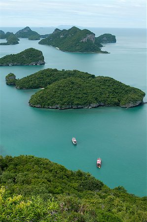 These tropical islands are Archipelago of Ang Thong -  National Marine Park near Koh Samui, Thailand. The archipelago comprises of some forty plus islands, mostly uninhabited. Photographie de stock - Aubaine LD & Abonnement, Code: 400-07209193