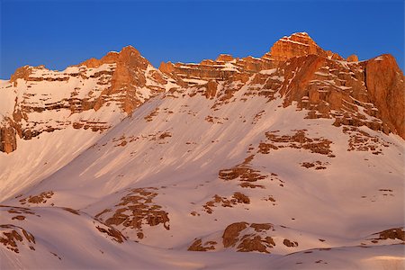 simsearch:400-09079917,k - Sunrise in snowy mountains. Turkey, Central Taurus Mountains, Aladaglar (Anti-Taurus) view from plateau Edigel (Yedi Goller) Stockbilder - Microstock & Abonnement, Bildnummer: 400-07209218
