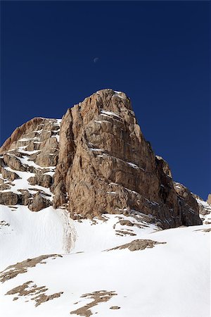 simsearch:400-09079917,k - Snowy rock and cloudless sky with moon. Turkey, Central Taurus Mountains, Aladaglar (Anti-Taurus), view from plateau Edigel (Yedi Goller) Stockbilder - Microstock & Abonnement, Bildnummer: 400-07209220