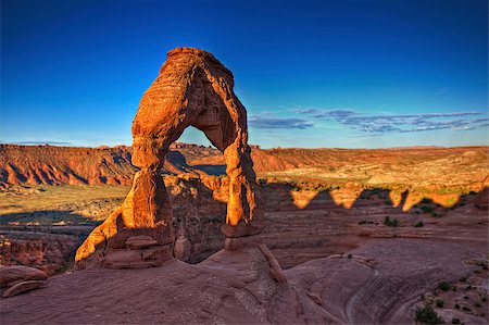 delicate arch - Sunrise image of Delicate Arch at Arches National Park in Utah. Foto de stock - Royalty-Free Super Valor e Assinatura, Número: 400-07209915