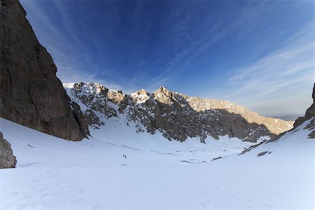 simsearch:400-09079917,k - Two hikers on snowy mountains in morning. Turkey, Central Taurus Mountains, Aladaglar (Anti Taurus). Wide angle view. Stockbilder - Microstock & Abonnement, Bildnummer: 400-07214198