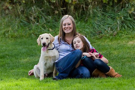 simsearch:400-04681788,k - mom and daughter posing with their pet and best friend outdoors Stockbilder - Microstock & Abonnement, Bildnummer: 400-07214550
