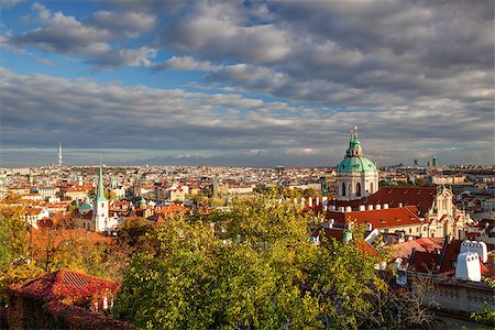 simsearch:400-07216576,k - View from Garden of Paradise near Prague Castle in Czech Republic Foto de stock - Royalty-Free Super Valor e Assinatura, Número: 400-07215027