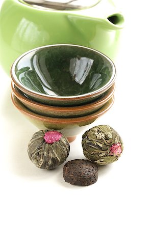 simsearch:400-04625122,k - set for a traditional tea drinking (kettle, cups and green tea) Foto de stock - Super Valor sin royalties y Suscripción, Código: 400-07215183